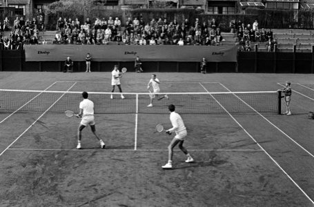 Davis Cup wedstrijd Nederland tegen Zuid Afrika op Metsbaan Scheveningen, spelmo, Bestanddeelnr 917-7175