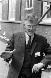 De heer Heldring, directeur van de Vereniging Hulp Onbehuisden, heeft informati…, Bestanddeelnr 922-5308