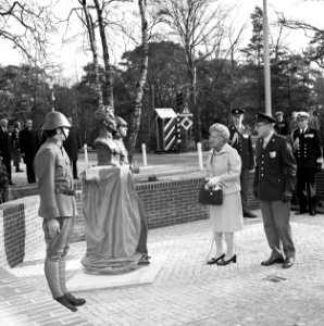 De onthulling van het borstbeeld, Bestanddeelnr 930-2120