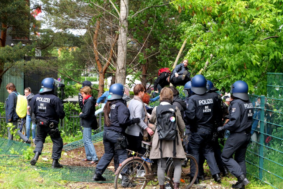 Conspiracist protest Berlin 2021-05-22 40