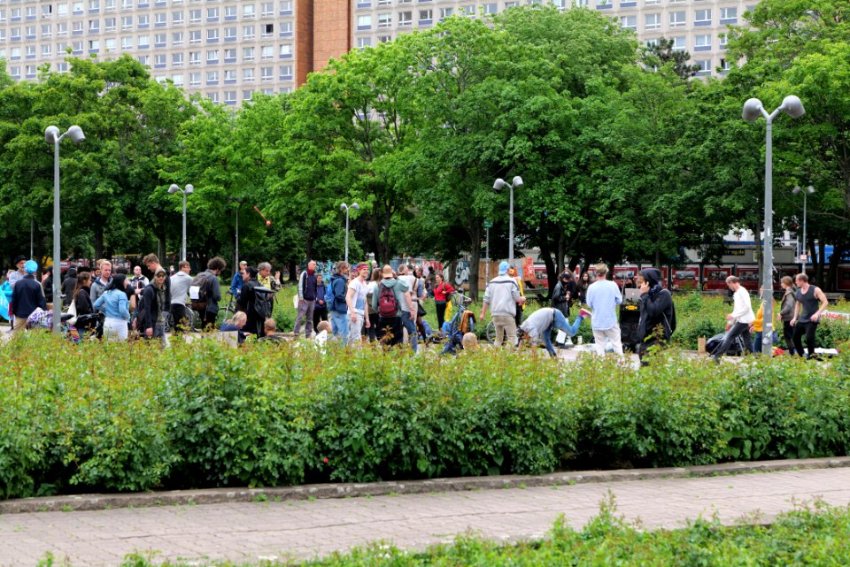 Conspiracy theorists at Neptunbrunnen 2020-05-23 18