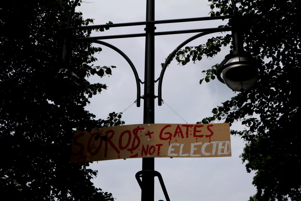 Conspiracist protest Berlin-Mitte 2020-08-30 03