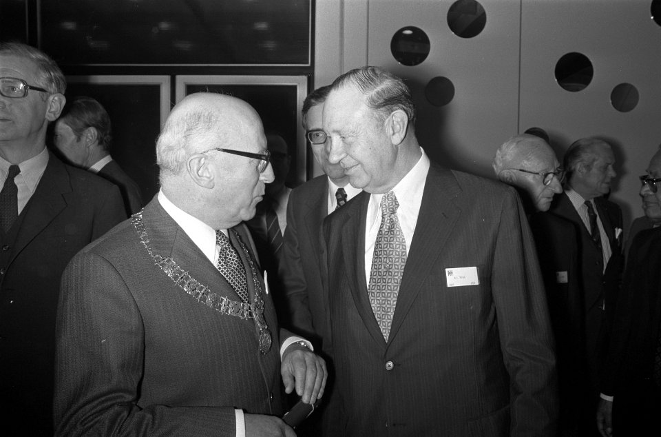Congres Association of Ports and Harbours in RAI, Samkalden in gespek met Lyle K, Bestanddeelnr 926-3940
