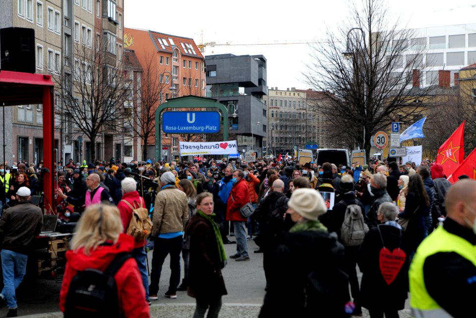 Conspiracist protest Berlin Rosa-Luxemburg-Platz 2021-03-28 12