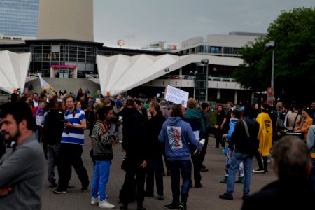 Conspiracy theorists at Neptunbrunnen 2020-05-23 15