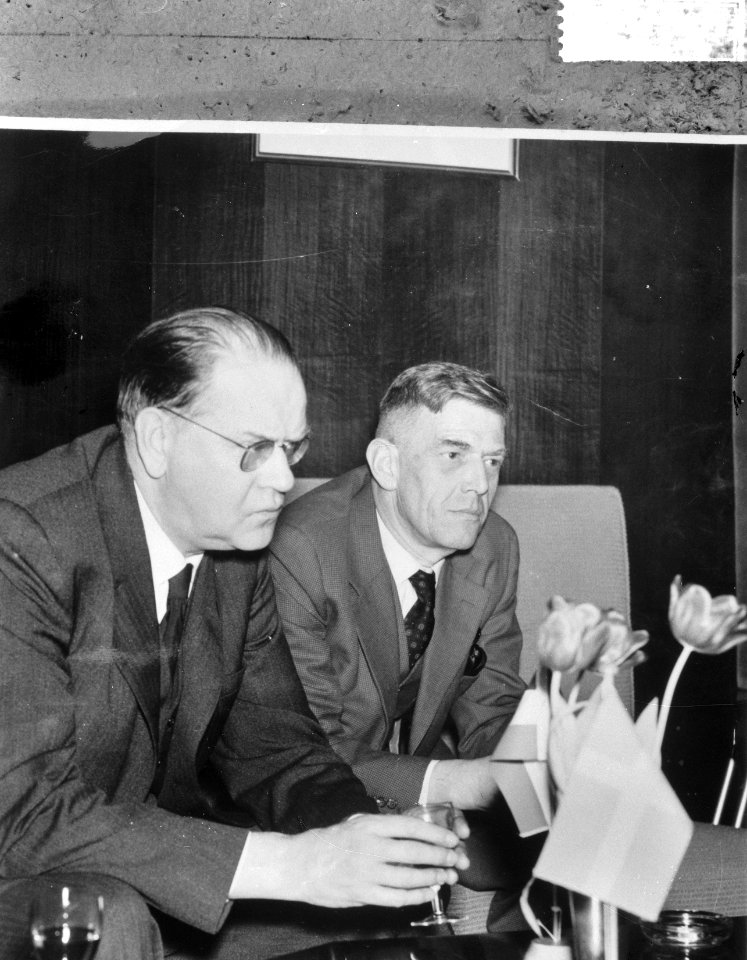 Congres PvdA. Tage Erlander (l) en rechts Alfred Tuozer, Bestanddeelnr 917-5283