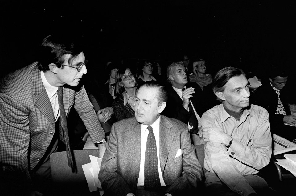Congres D66 in Leiden vlnr Zeevalking, Glastra van Loon en achter Rudy van , Bestanddeelnr 928-2964