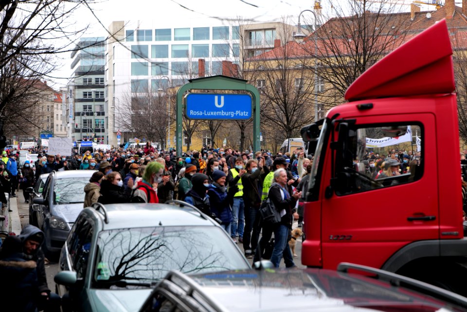 Conspiracist protest Berlin Rosa-Luxemburg-Platz 2021-03-28 17