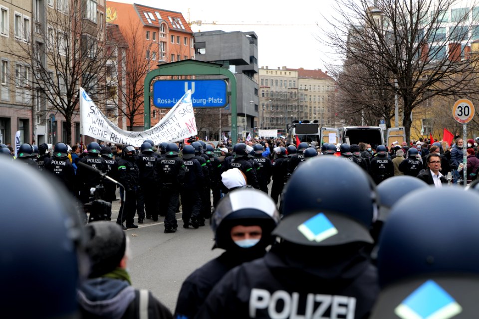 Conspiracist protest Berlin Rosa-Luxemburg-Platz 2021-03-28 31