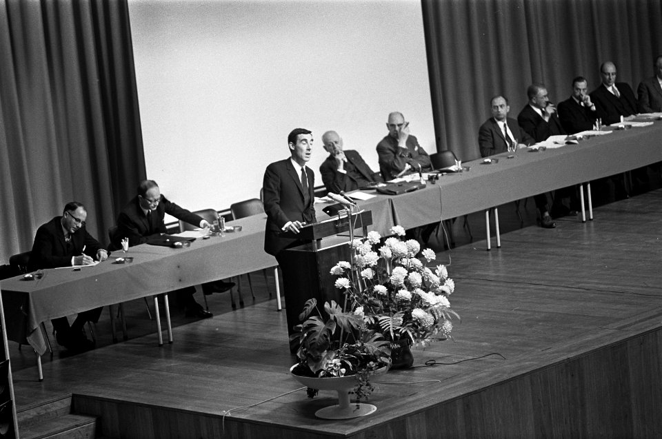 Congres over Geluidshinder in aula Technische Hogeschool te Delft overzichten,, Bestanddeelnr 921-7717