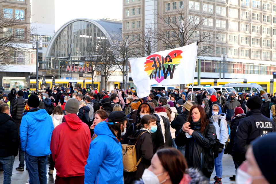 Conspiracist protest Berlin Alexanderplatz 2021-03-13 04