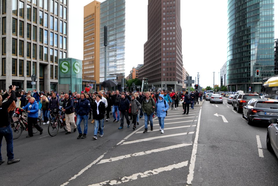 Conspiracist protest Berlin 2021-05-22 108