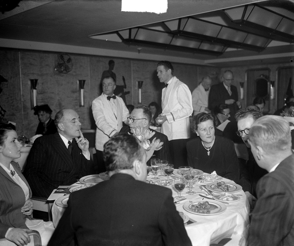 Diner Buitenlandse Persvereniging aan de Westerdam. Toespraak Minister Stikker, Bestanddeelnr 903-7953