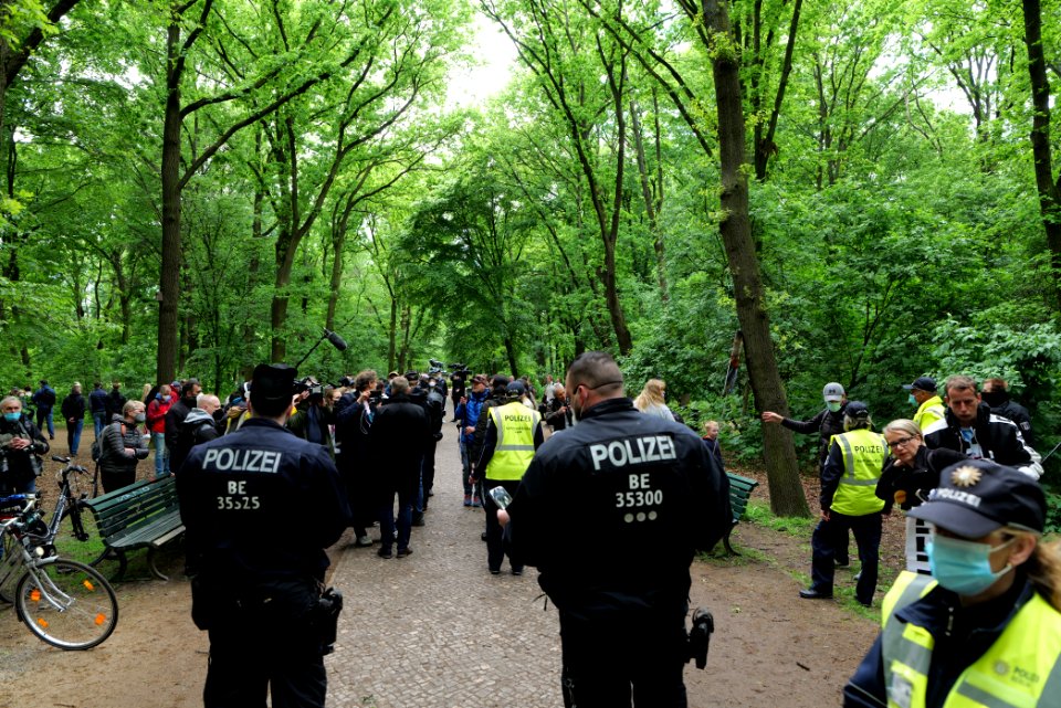 Conspiracist protest Berlin 2021-05-22 12