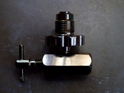 DIN HP filling whip connector with bleed valve P8160039