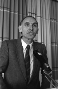Congres Onderwijsrecht in Utrecht v.l.n.r. prof. Koekoek drs. De Haan en Prof. , Bestanddeelnr 934-0892