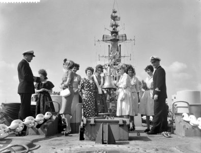 Diplomatieke secretaresses vereniging in Maiden Club, Bestanddeelnr 911-4588