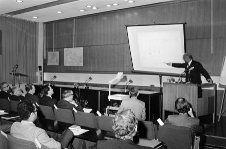 Congres Midden-Oosten Instituut in RAI, Amsterdam over mogelijkheden tot groei , Bestanddeelnr 924-2350