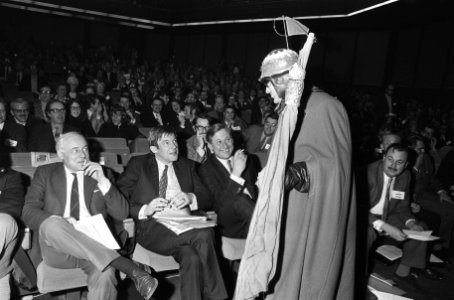 Congres D66 in RAI, Amsterdam Vischjager in de zaal, Bestanddeelnr 924-3081