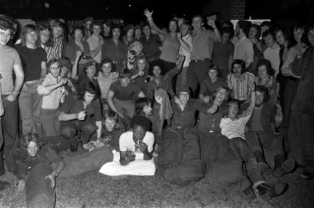Dienstplichtige militairen van legerplaats De Wittenberg te Garderen slapen buit, Bestanddeelnr 926-6067
