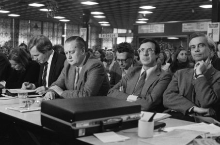 Congres D66 in Utrecht, v.l.n.r. Bischoff, Terlouw, Zeevalking, Brinkhorst, Glas, Bestanddeelnr 931-1247