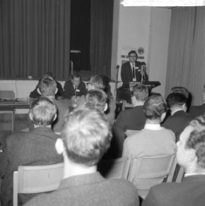 Congres in het Volkshuis te Leiden van de Studenten Vakbeweging , Anton Hooff aa, Bestanddeelnr 917-1456
