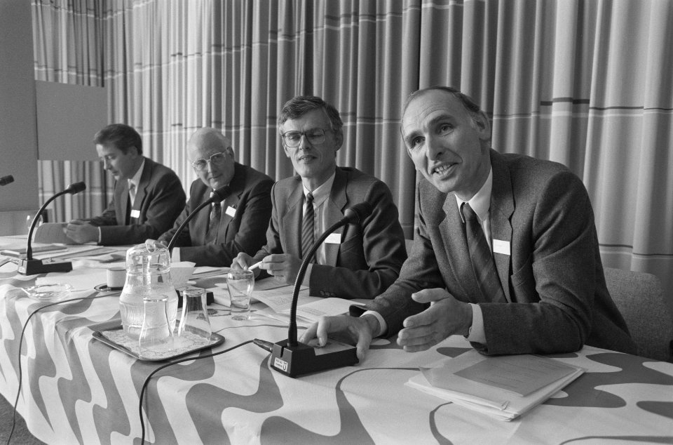 Congres Onderwijsrecht in Utrecht v.l.n.r. prof. Koekoek drs. De Haan en Prof. , Bestanddeelnr 934-0898