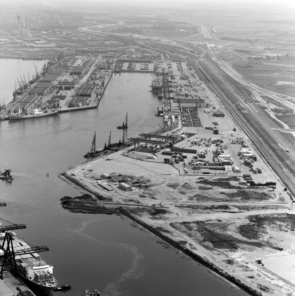 Containerhavens, Beatrix, prinses, Margriet, prinses, Willem-Alexander, Prins va, Bestanddeelnr 250-8098