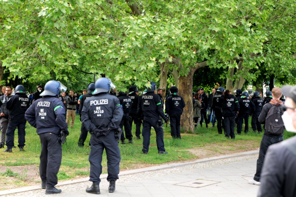 Conspiracy theorists at Spandauer Straße Berlin 2020-05-16 09