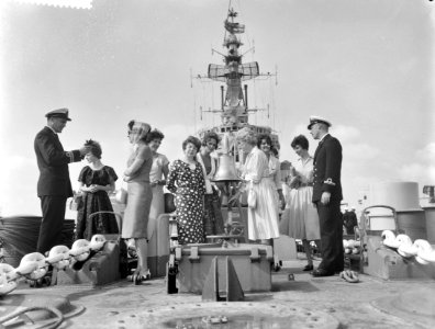 Diplomatieke secretaresses vereniging in Maiden Club, Bestanddeelnr 911-4584