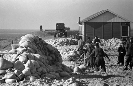 Dijkdichting op Schiermonnikoog door landmacht (200 man), Bestanddeelnr 913-5488
