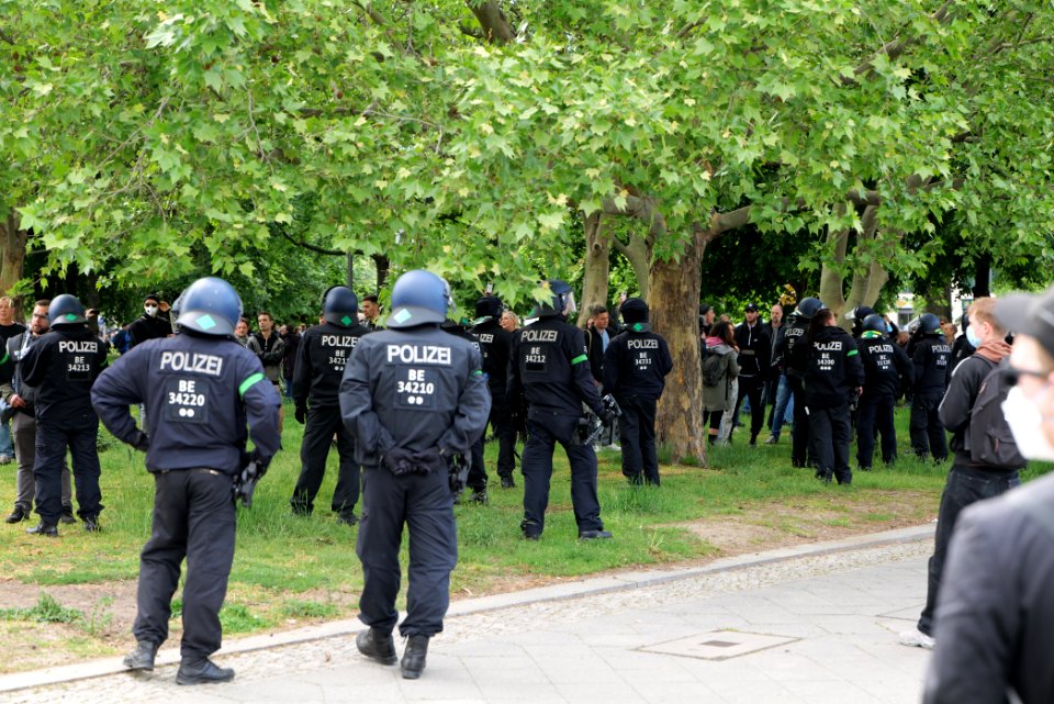 Conspiracy theorists at Spandauer Straße Berlin 2020-05-16 10