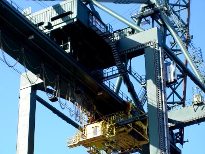 Container crane at Antwerp harbour pic3