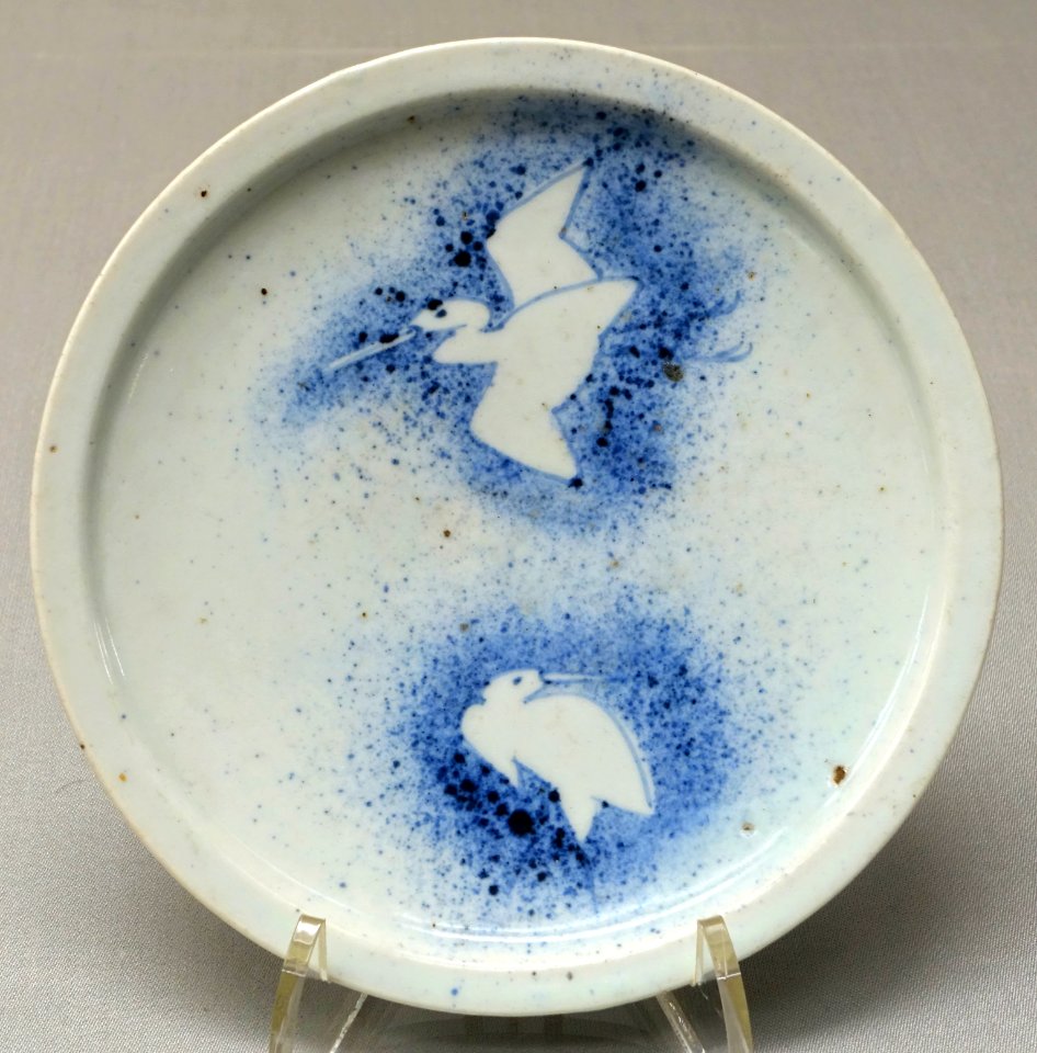 Dish with white herons, Imari ware, Japan, Edo period, 1600s AD, ceramic, sprayed underglaze blue - Tokyo National Museum - Tokyo, Japan - DSC08975