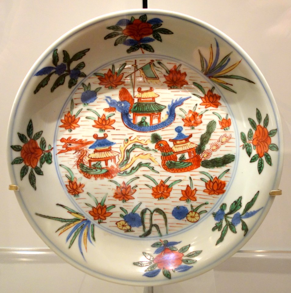 Dish with dragon boat motif, Wanli Period, Ming Dynasty, China, 1573-1620 - Royal Ontario Museum - DSC04299