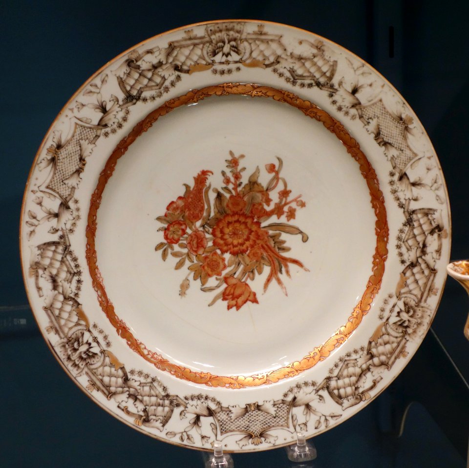 Dish with gray and gilt border, Chinese porcelain, 1740-1755 - Winterthur Museum - DSC01528