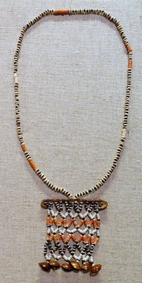 Disk necklace, Langu Langu Lagoon, Lau Lassi Village, Malaita Isle, Solomon Islands, 1900-1945, shell, coral, seed pod - Spurlock Museum, UIUC - DDSC06000