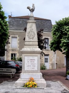 Dissay (Vienne) monument aux morts