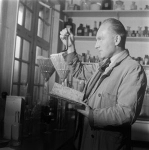Distilleerderij Lucas Bols, laboratorium, Bestanddeelnr 901-0741