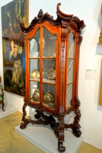 Display case, Neo-Baroque, c. 1890, walnut - Germanisches Nationalmuseum - Nuremberg, Germany - DSC03307