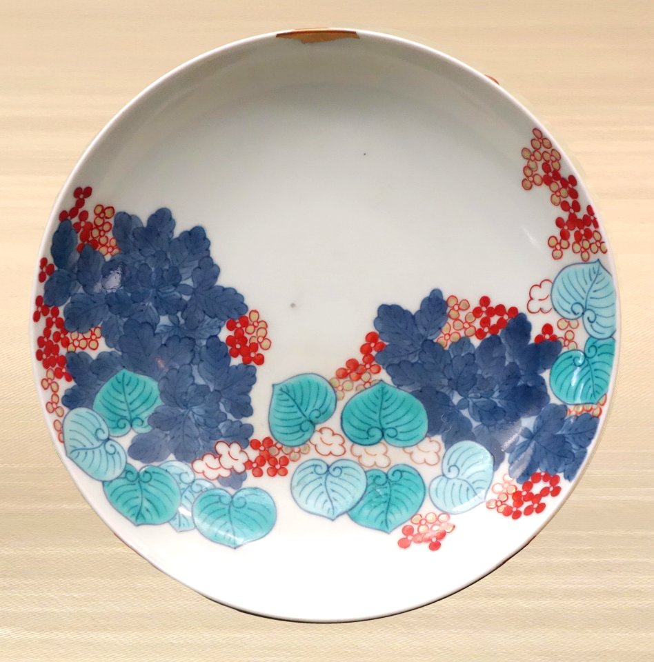 Dish with hollyhock design, Nabeshima ware, Edo period, 18th century, overglaze enamel - Tokyo National Museum - DSC06022