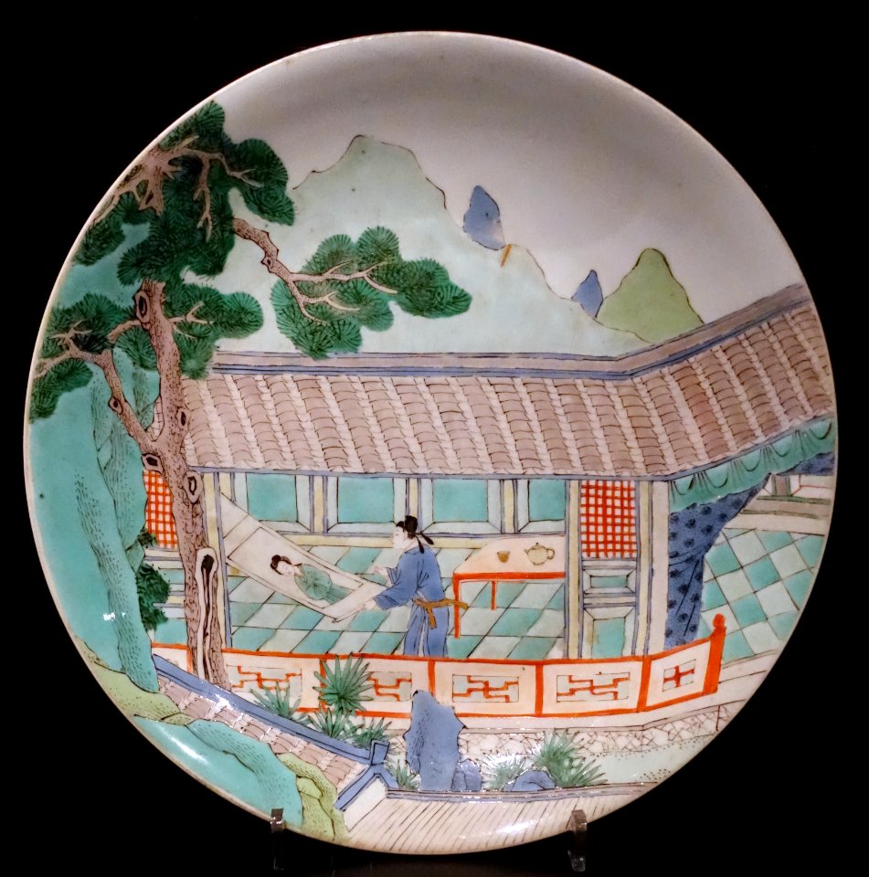 Dish with opera scene from the Peony Pavilion, China, Qing dynasty, Kangxi period, 1662-1722, porcelain famille verte - Östasiatiska museet, Stockholm - DSC09491