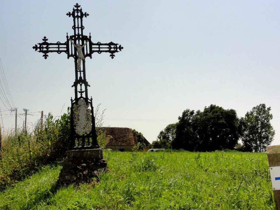 Dissé-sous-Ballon (Sarthe) croix au sud du bourg