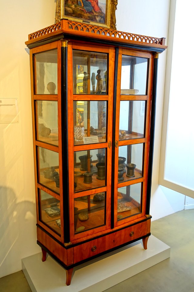 Display cabinet, c. 1820-1830, pine, cherry veneer, ebonized wood, brass - Germanisches Nationalmuseum - Nuremberg, Germany - DSC03339