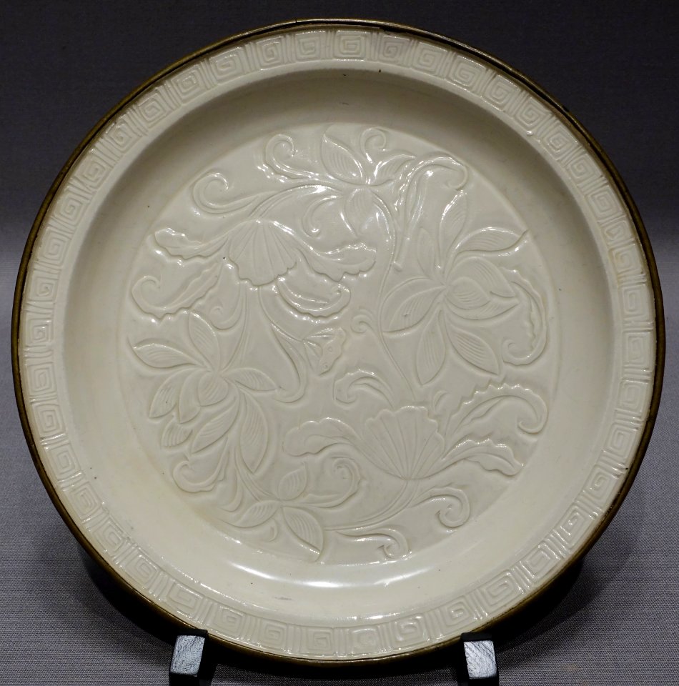 Dish with carved lotus flower design, Ding ware, China, Northern Song dynasty, 1000s-1100s AD, porcelain - Tokyo National Museum - Tokyo, Japan - DSC08375