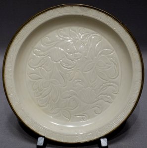 Dish with carved lotus flower design, Ding ware, China, Northern Song dynasty, 1000s-1100s AD, porcelain - Tokyo National Museum - Tokyo, Japan - DSC08375
