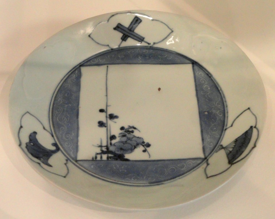 Dish with Shikishi Design, c. 1660-1670, Arita, glazed porcelain with underglaze cobalt - Gardiner Museum, Toronto - DSC00457