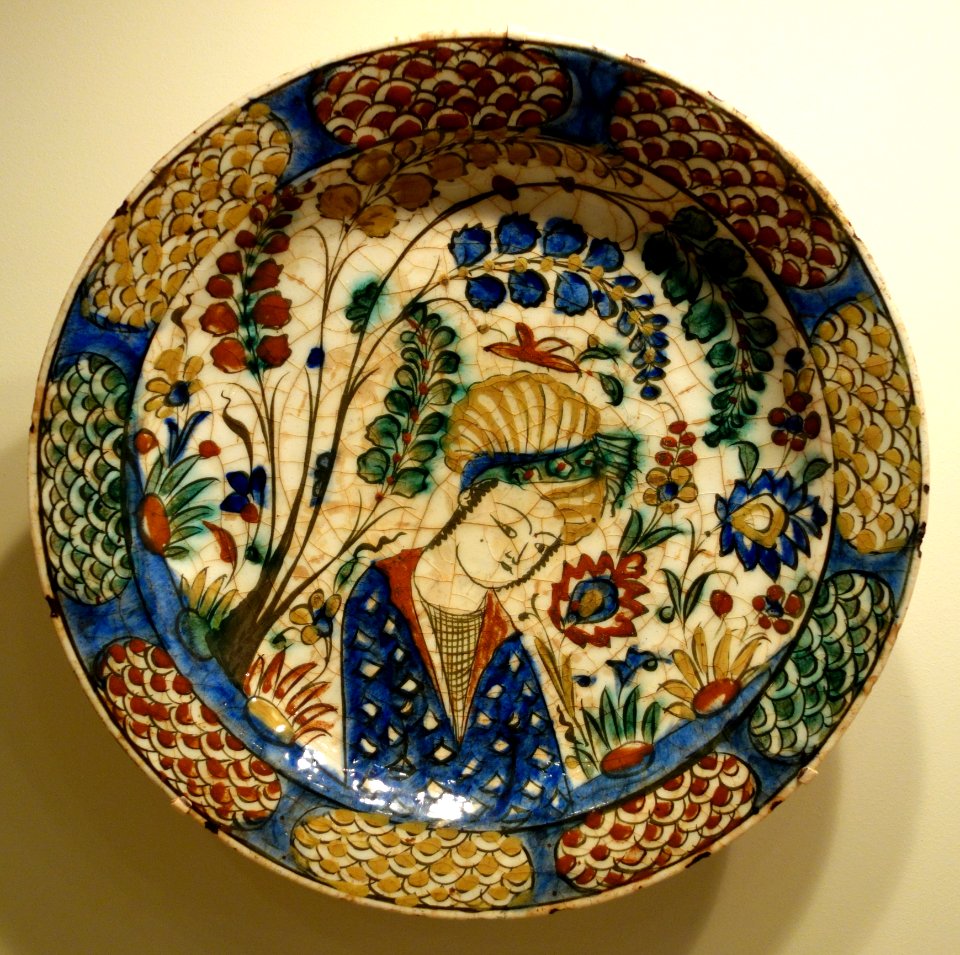 Dish with youth in landscape setting, Kubatchi ware, Northwestern Iran, Safavid period, early 17th century, earthenware with underglaze polychrome painting - Cincinnati Art Museum - DSC04117