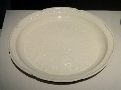 Dish with foliate rim and carved decoration, Ding ware, Hebei province, China, Jin dynasty, 12th century AD, porcelain with transparent ivory-toned glaze - Freer Gallery of Art - DSC05556