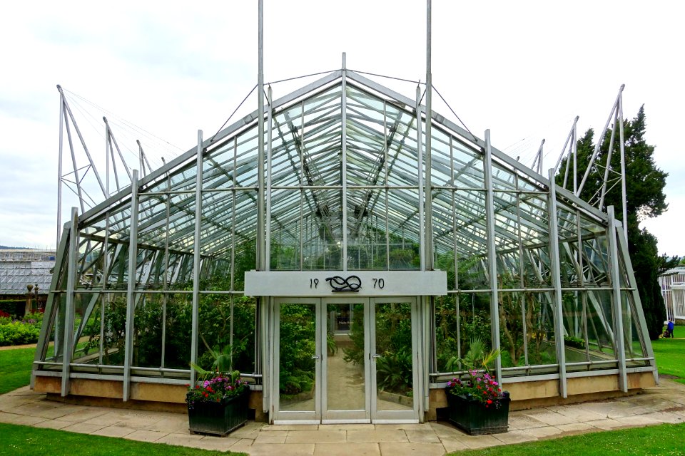 Display greenhouse - Chatsworth House - Derbyshire, England - DSC03646
